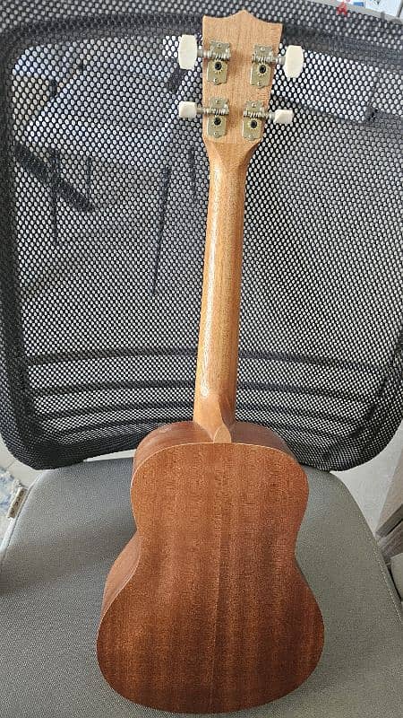 UKULELE in excellent condition 2