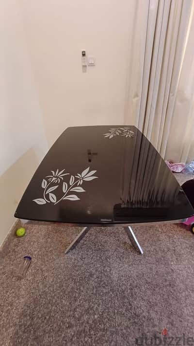 Stylish Black Glass Dining Table – Excellent Condition!