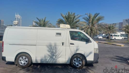 Toyota Hi-Ace Bus Chiller Van Very Good Mantaine Condation