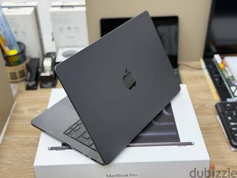 MacBook Pro 14inch M4 MAX Chip 36ram 1TB 5