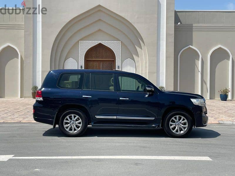 2017 model Landcruiser GXR V8 2