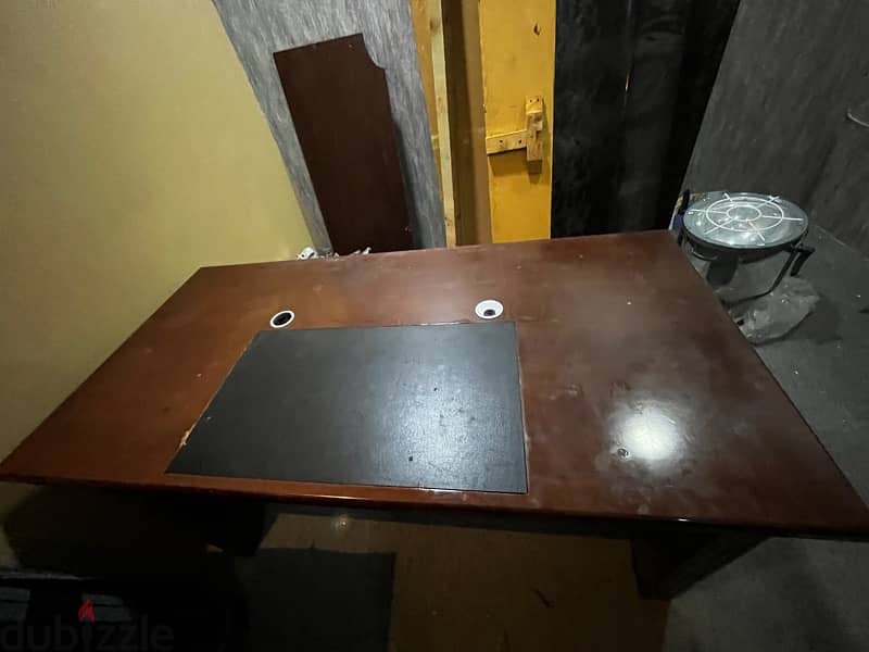 Office table clean and neat BHD15(negotiable) 5