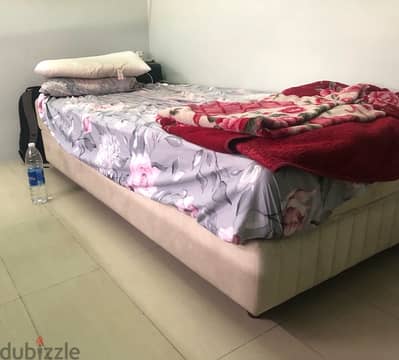 single bed (Diwan) / normal bed and japanese tabe