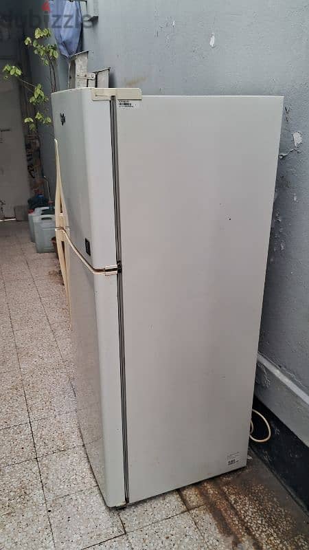 Refrigerator good  condition for sale 4