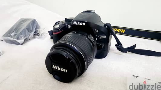 NIKON 5200 (URGENT SALE)