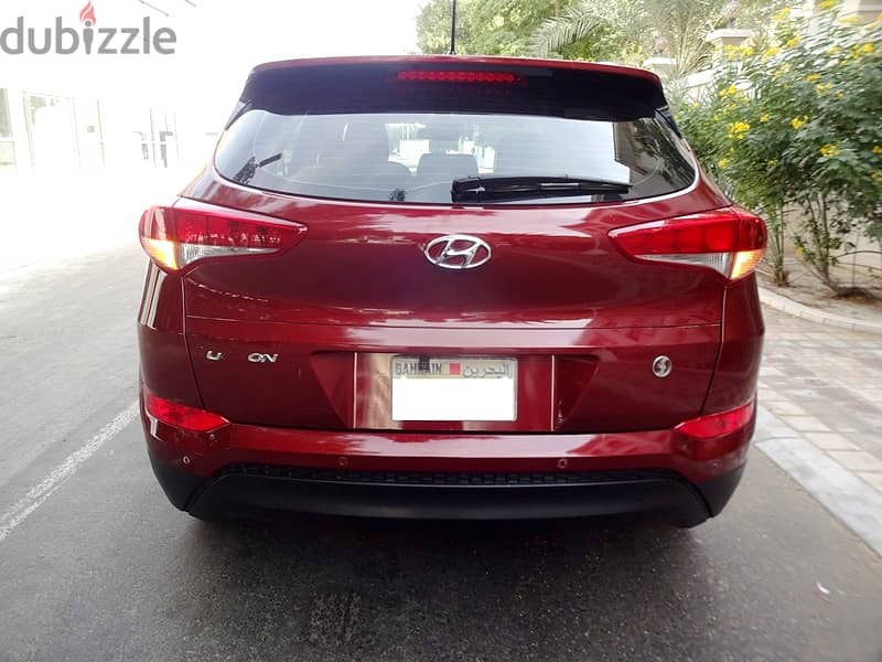 Hyundai Tucson 2.0 L 2017 Red Well Maintained Urgent Sale 1