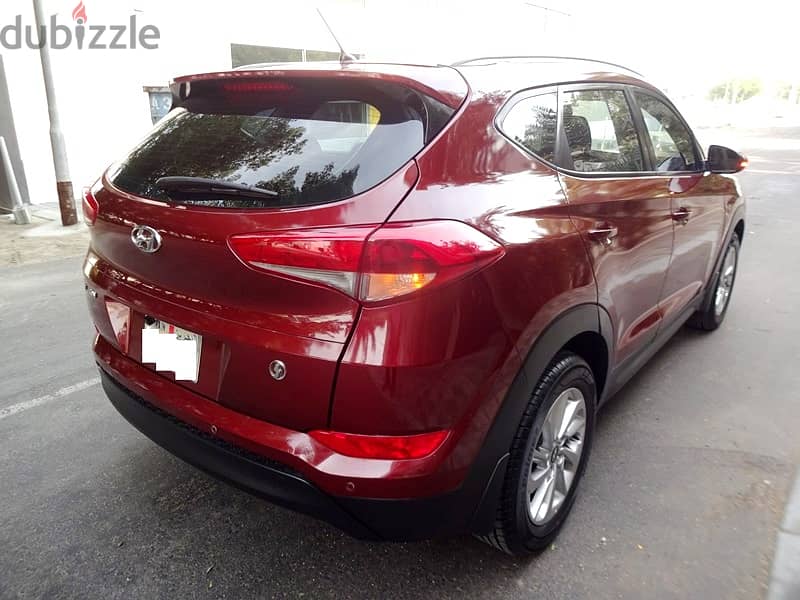 Hyundai Tucson 2.0 L 2017 Red Well Maintained Urgent Sale 4