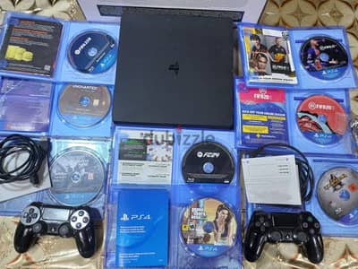 Ps4 slim like new & 8cd games & 2 original controllers with box للبيع