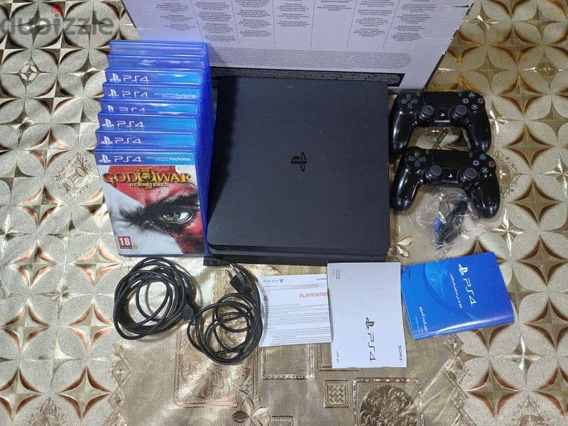 Ps4 slim like new & 8cd games & 2 original controllers with box للبيع 3