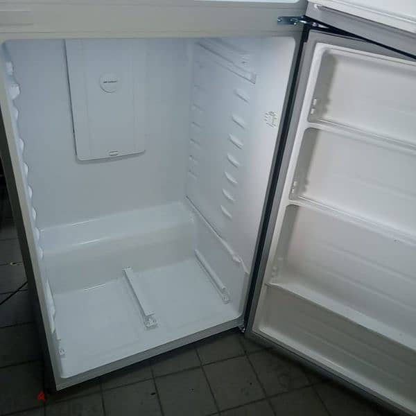 900 litter full size fridge 2