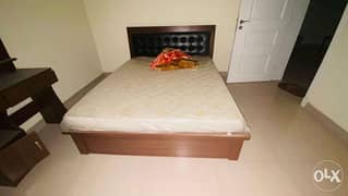 New queen size bed with matress 0