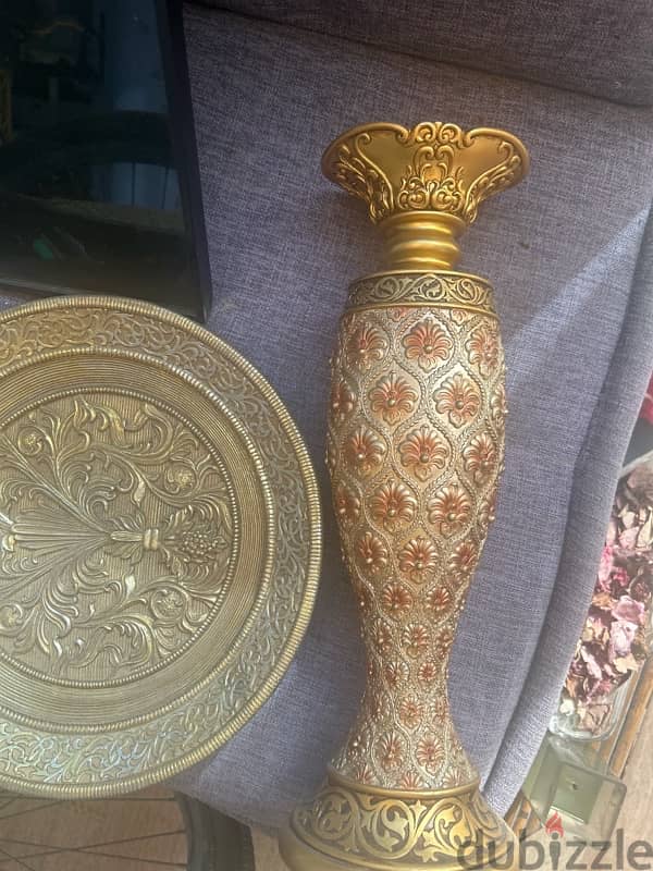 2 golden plate and 1 candle holder 2
