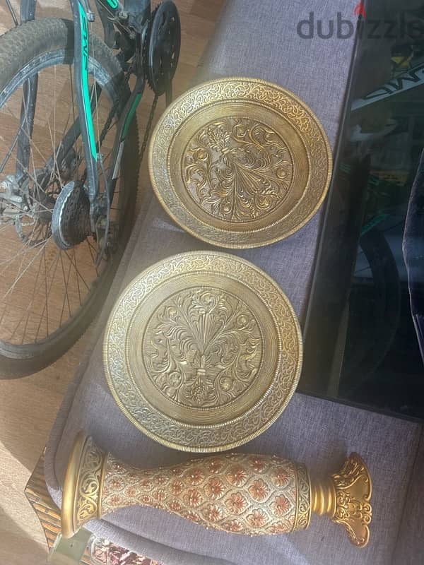 2 golden plate and 1 candle holder 3