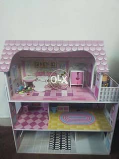 Doll House with accessories 0