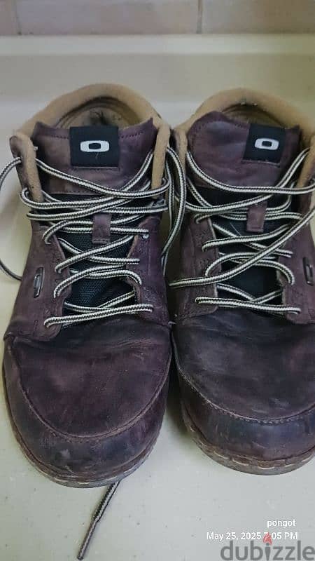 USED OAKLEY AND EXCELSOR SHOES SIZE 43 2