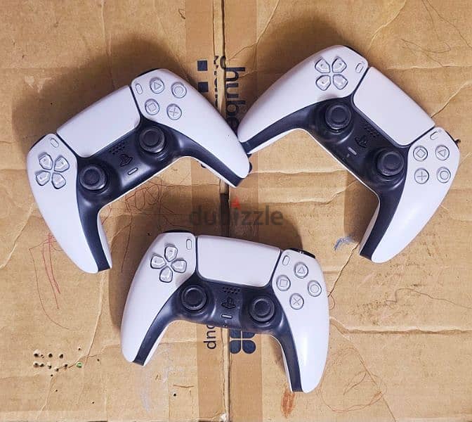 Playstation 2,3,4,5 xbox Games and controller 4