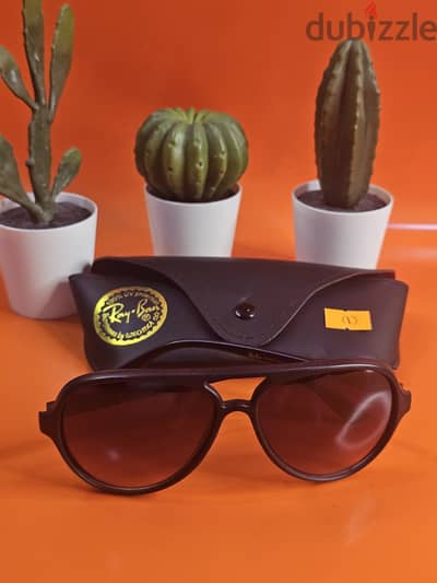 نظارات ريبان مستعمل نظيف جدا اصلي. rayban Sunglasses
