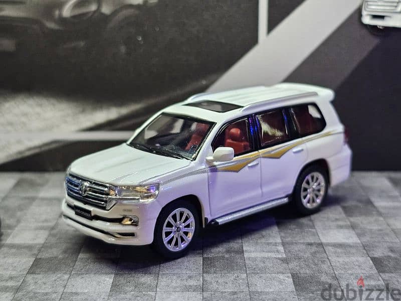 Land Cruiser Mini Diecast, Scale 1:64 1
