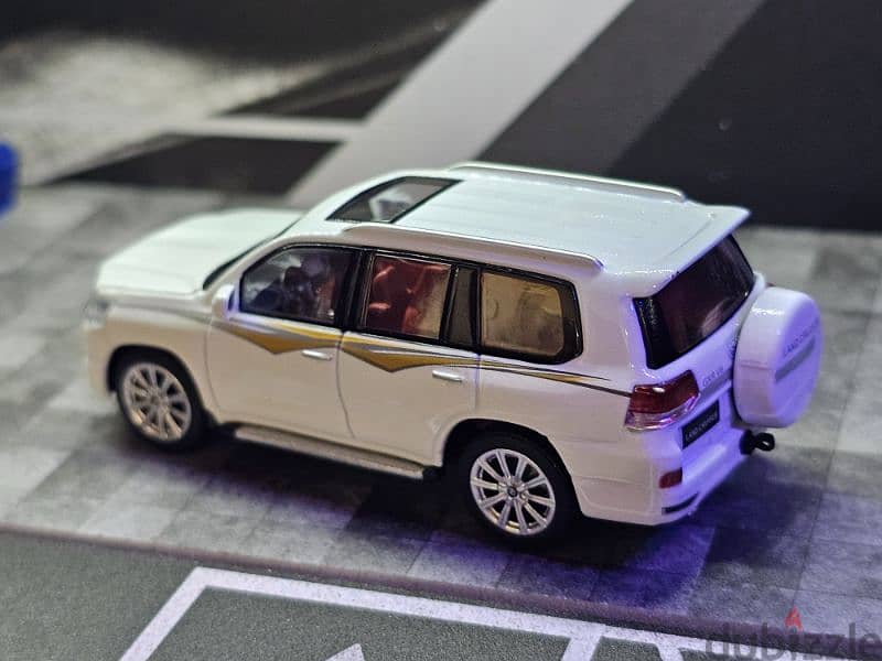 Land Cruiser Mini Diecast, Scale 1:64 2