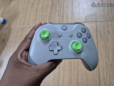 Xbox One X/S Controller with rechargeable battery