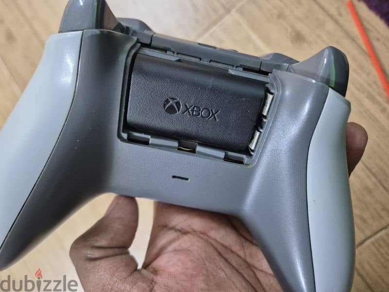 Xbox One X/S Controller with rechargeable battery 1