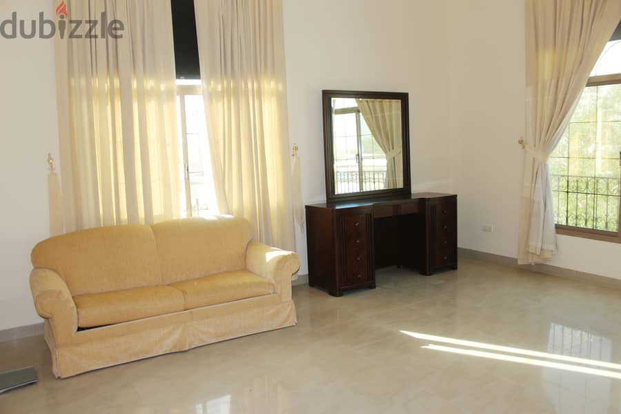 4 Bed room in Saar balcony 2