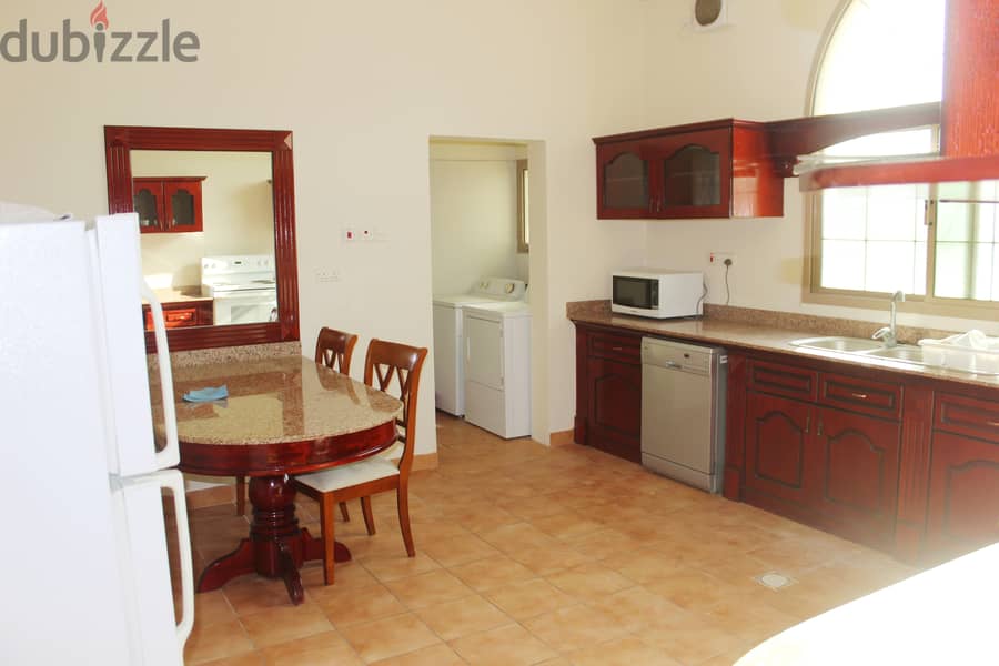4 Bed room in Saar balcony 4
