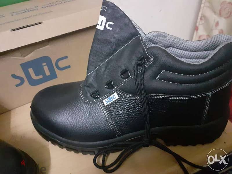 Brand new safety shoes ! 2