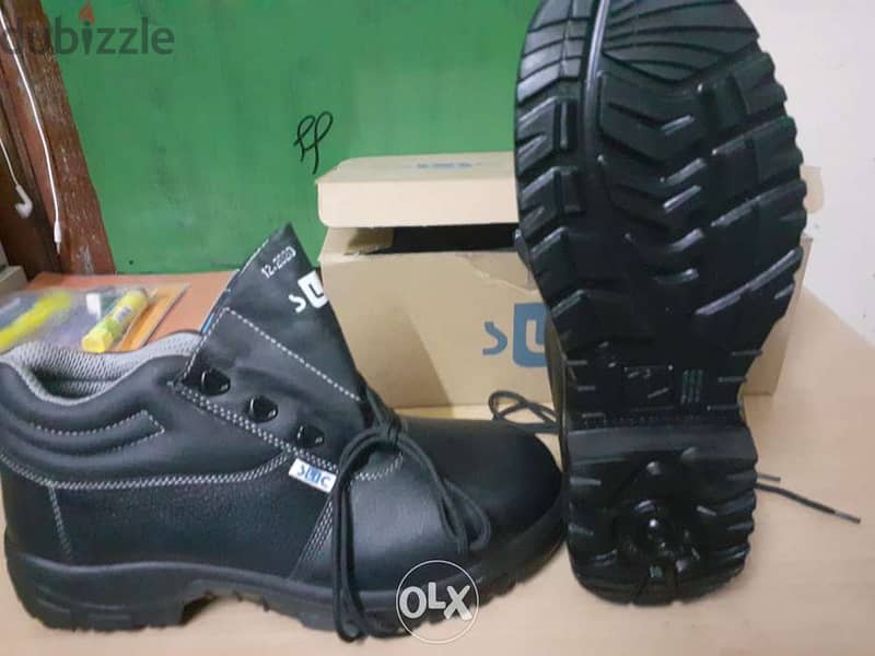 Brand new safety shoes ! 5