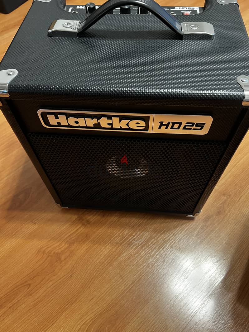 HARTKE HD 25 BASS AMP with AMP case 1