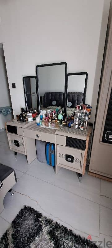 King Size Bed (Without Mattress) 1