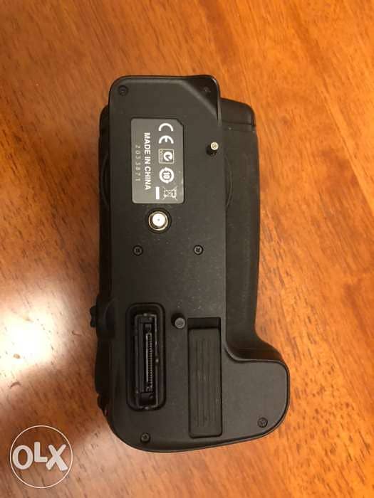 Nikon battery grip for camera model D7000 (MB-D11 Multipower grip) 2