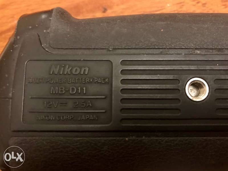 Nikon battery grip for camera model D7000 (MB-D11 Multipower grip) 4