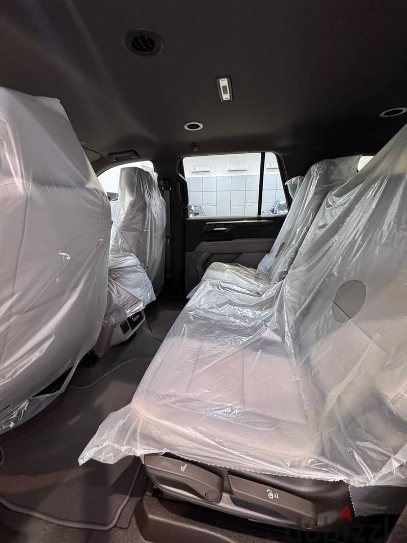 Chevrolet Tahoe LS 2025 White 5