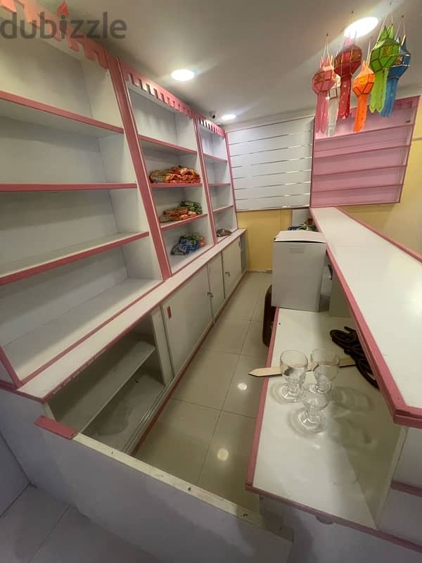 Shelves with counter 1