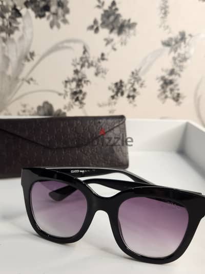 Gucci Sunglasses original used clean 20BD