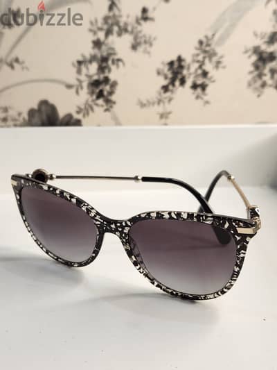 Sunglass for sale original used clean 25bd