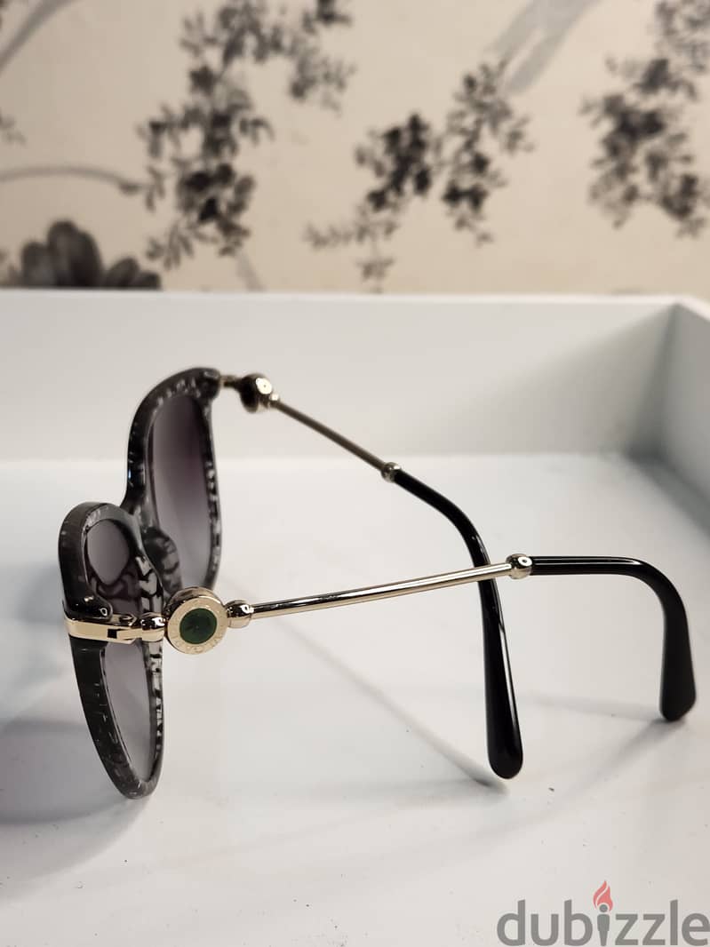 Sunglass for sale original used clean 25bd 1