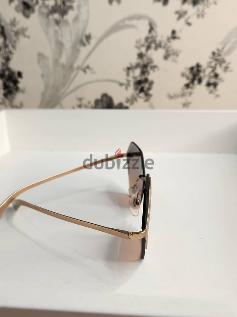 Sunglass for sale original used clean 25bd 5