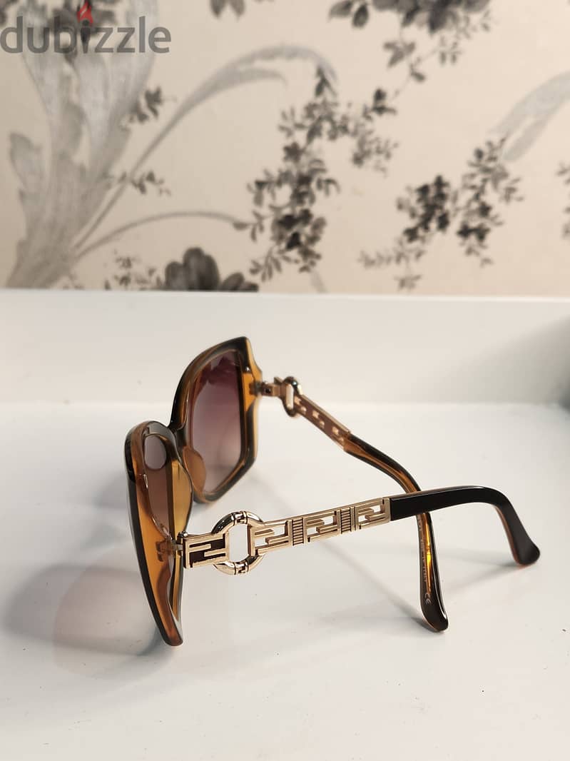 Original sun glassess brands Sunglasses original used clean 1