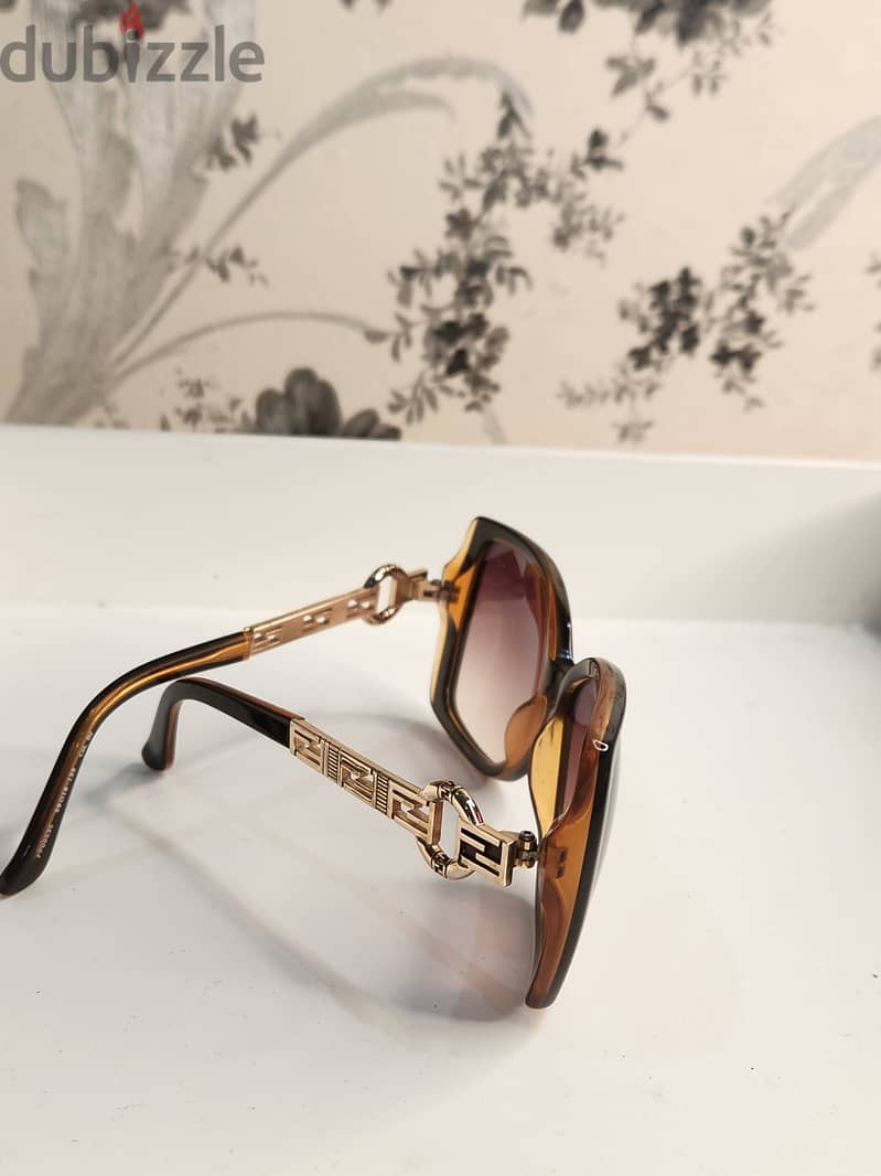 Original sun glassess brands Sunglasses original used clean 2