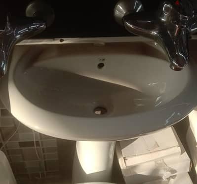 plumber and electrician carpenter paint tiles fixing all work sarives