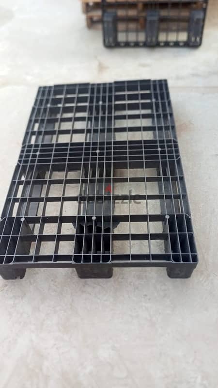 used wooden pallets and plastic pallets available, good condition. 6