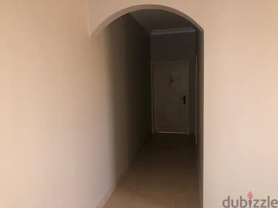 Flat for rent in Al Maqsha