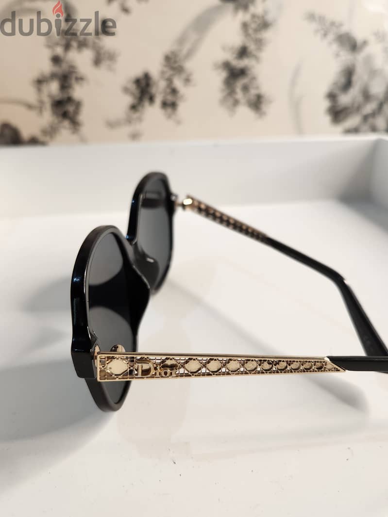 احصل على نظارات Gucci الأصلية الآن بسعر رائع! - 39591018 1