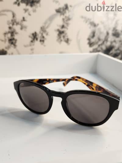 GuessSunglasses Original • Clean • Gently Used