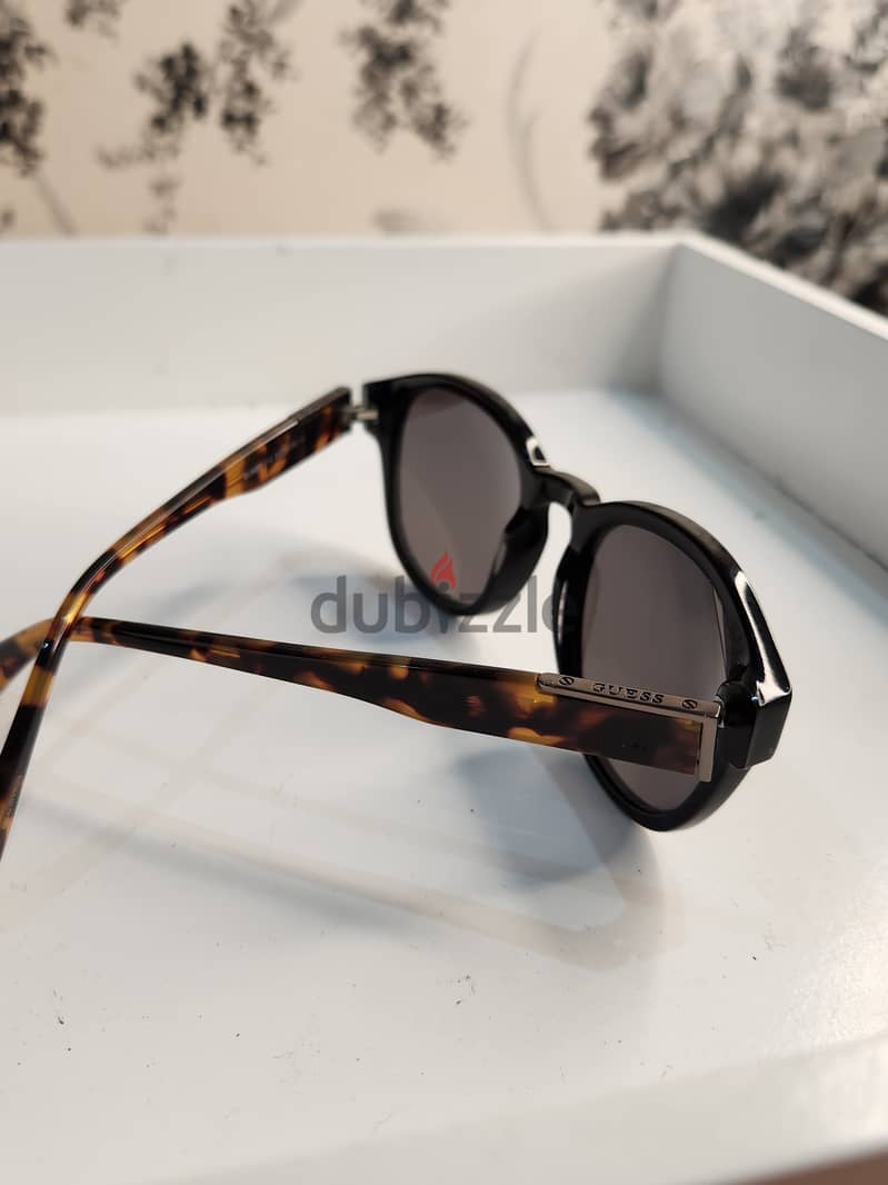 GuessSunglasses Original • Clean • Gently Used 2