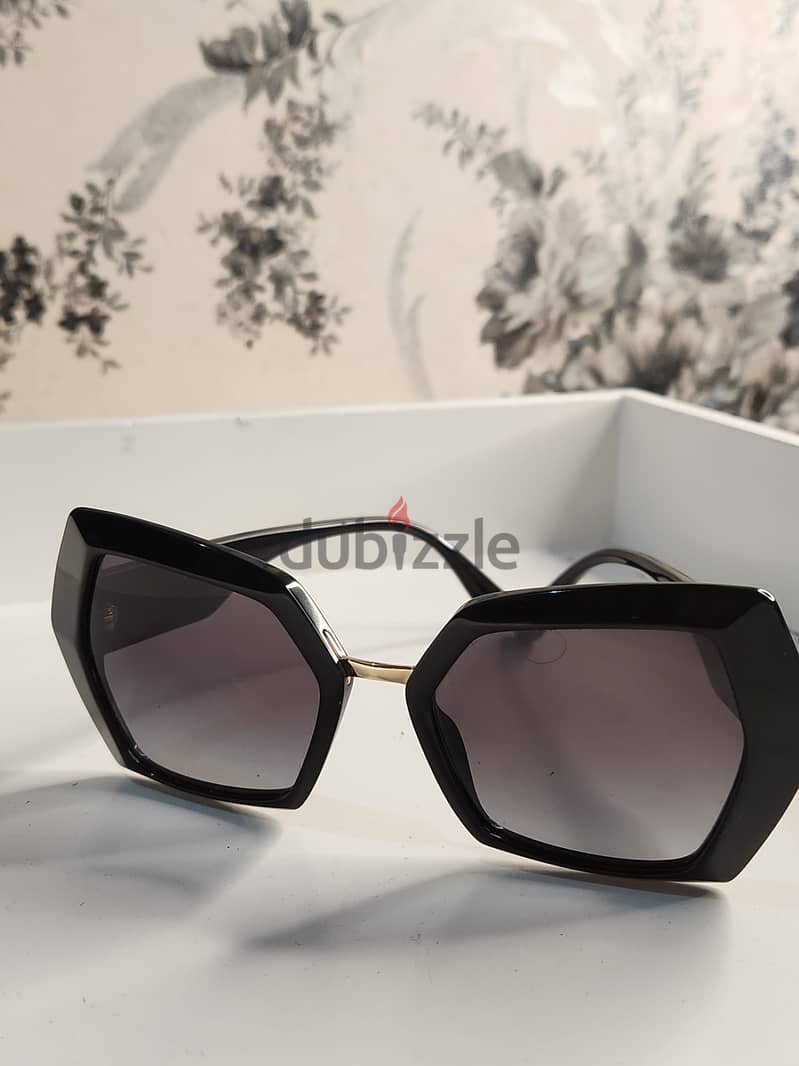DG Dolce Gabbana Sunglasses DG   clean used 30BD 1