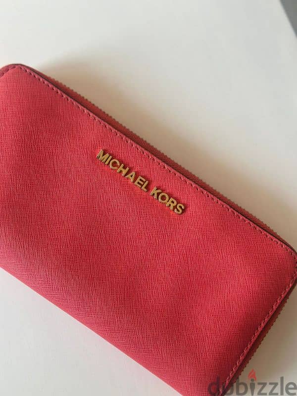 Michael Kors handbag with matching wallet. 4