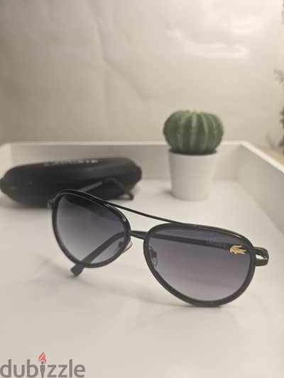 للبيع: نظارة شمسية Lacoste أصلية